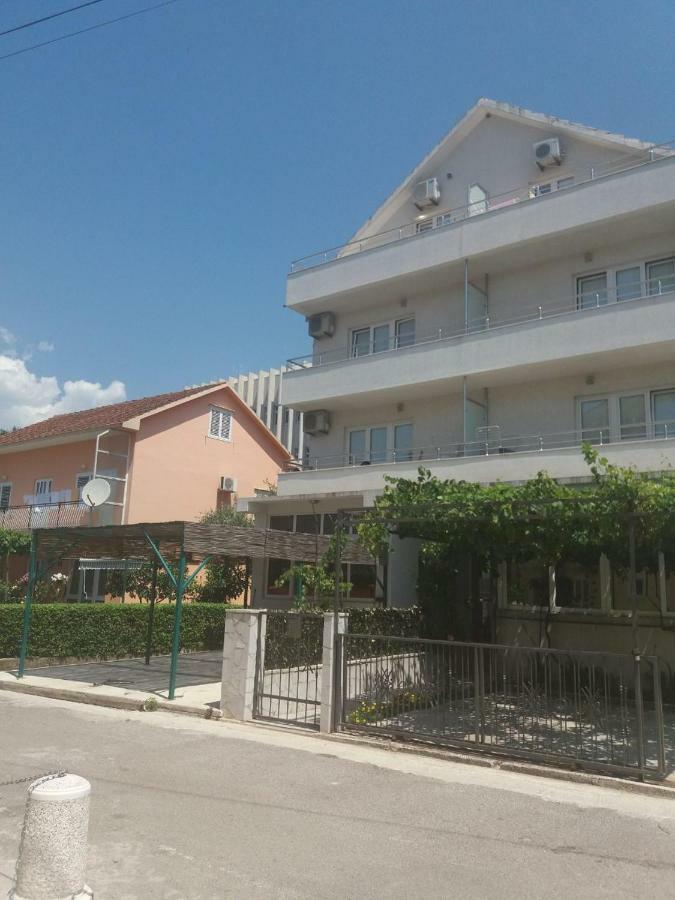 Mona&Mike Apartments Tivat Exteriör bild