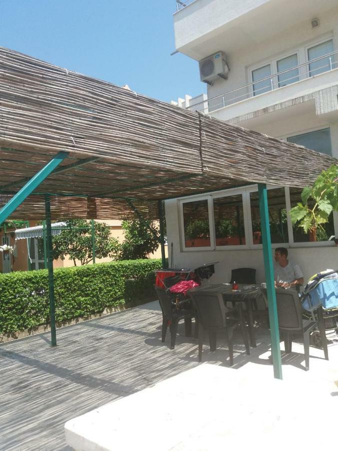 Mona&Mike Apartments Tivat Exteriör bild